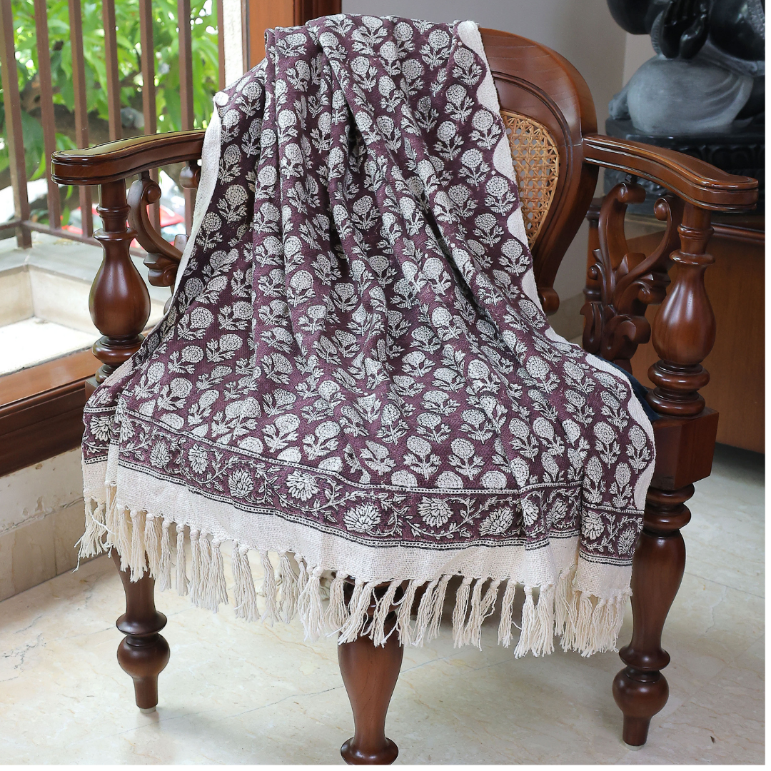 Elegant Gift Throw – Premium Festive Home Decor