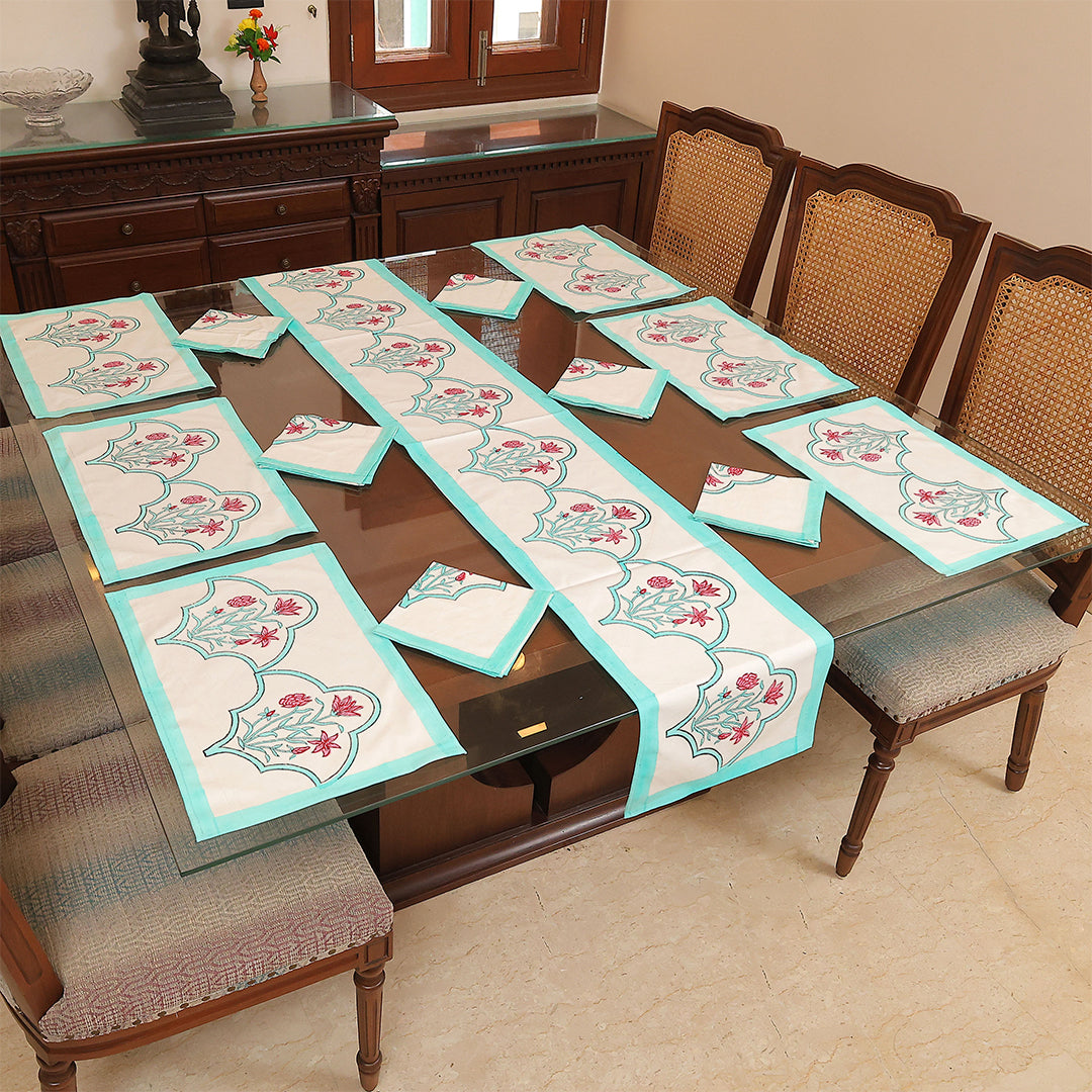 Pastel Bloom Printed Dining Table Set – Soft Floral Cotton Table Linen