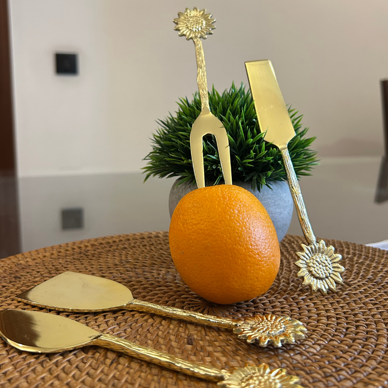 Elegant Gold-Plated Cheese & Dessert Cutlery Set with Sunflower Design Handle (Set of 4)