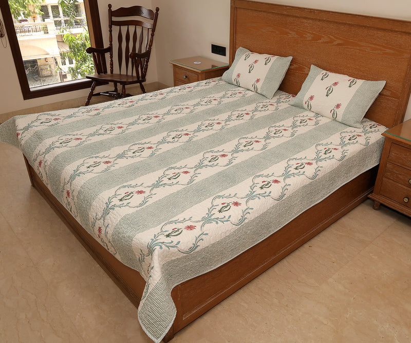 Handcrafted Block Printed Wavy Print Quilted Bedcover With Two Pillowcases